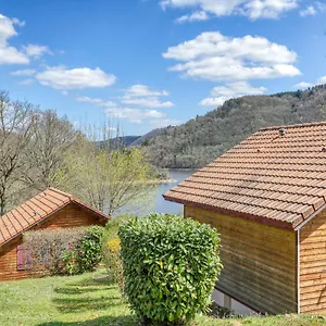 https://vacancole-les-chalets-de-la-chazotte.hotels-rhonealpes.com